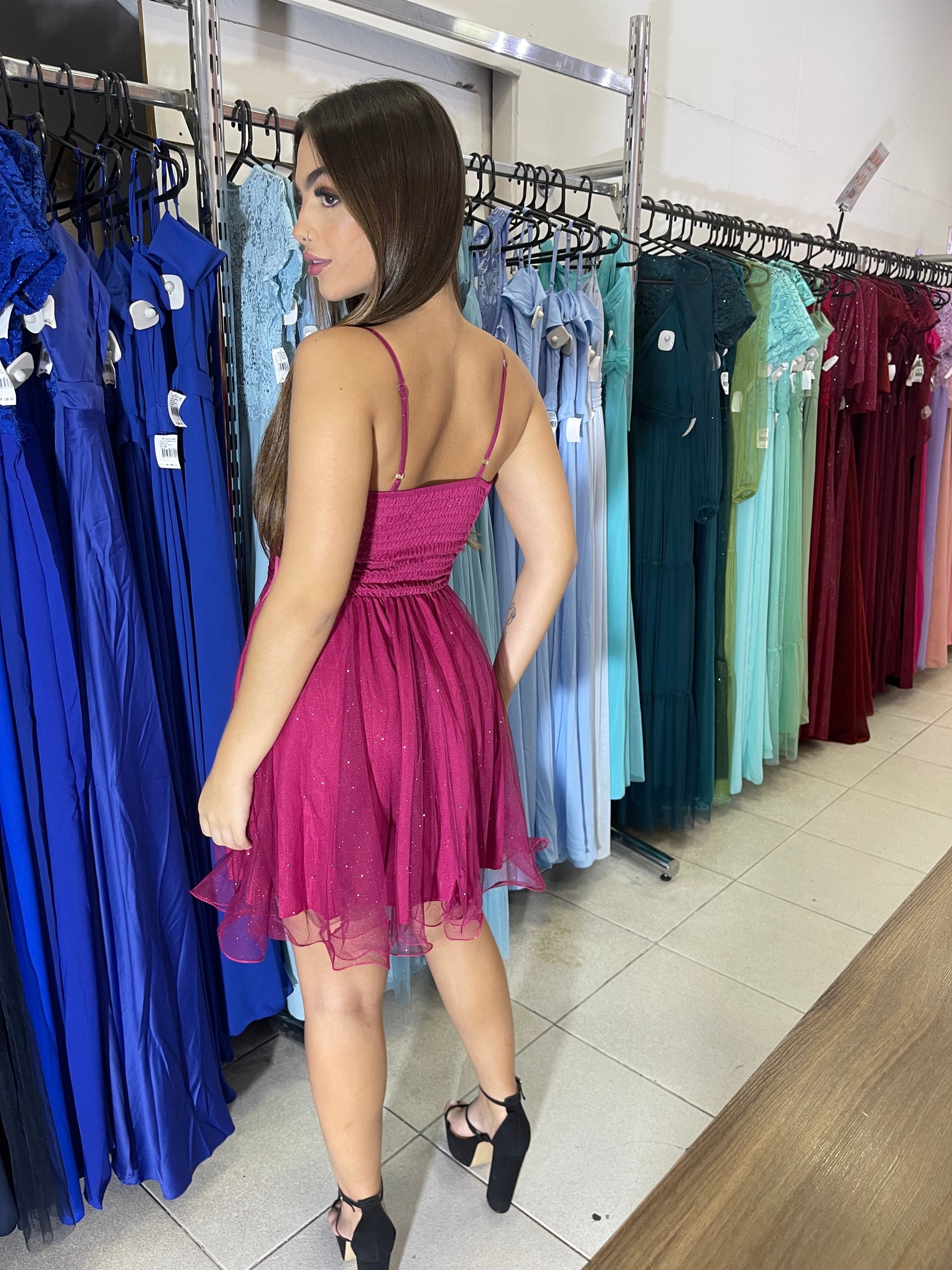 Vestido de alcinha acinturado